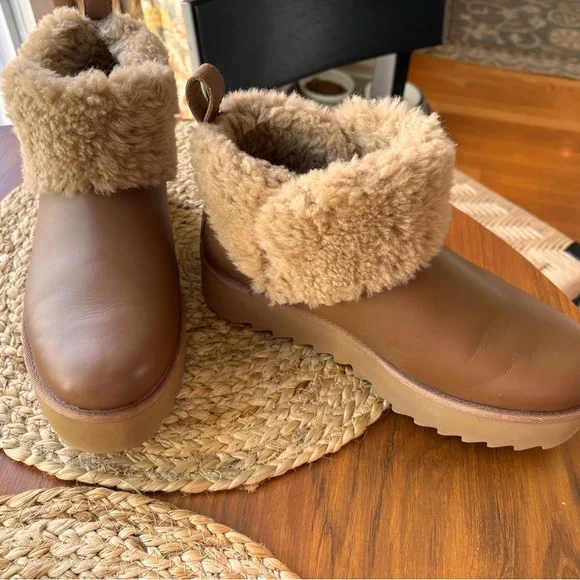 UGG Tan Shearling Winter Boots - Picture 1 of 8